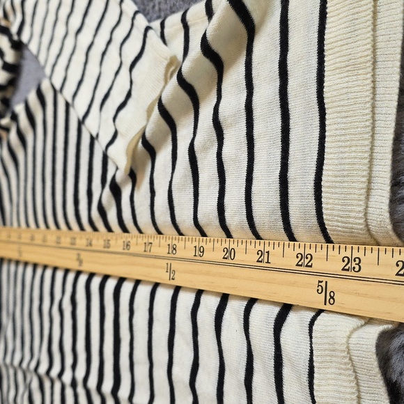 Vince Striped Ombré striped black cream Long Sleeve lightweight  sweater SZ M - Picture 9 of 12